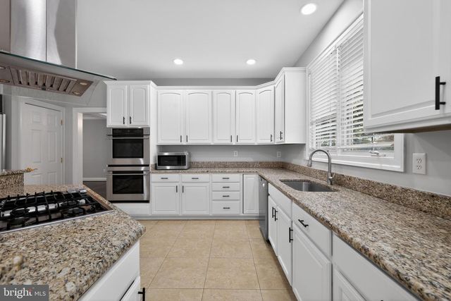 14019 WEEPING CHERRY DR, Rockville, MD 20850