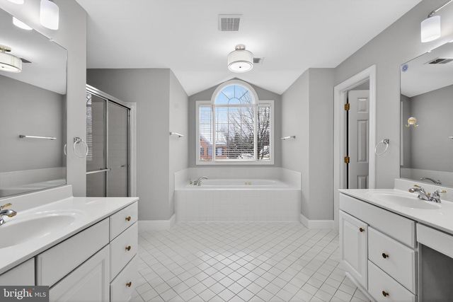 14019 WEEPING CHERRY DR, Rockville, MD 20850