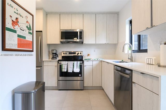 5981 SW 13th Ter, West Miami, FL 33144