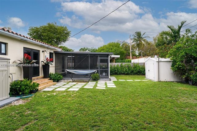 5981 SW 13th Ter, West Miami, FL 33144