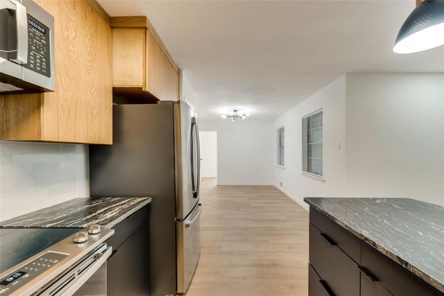 7530 Brentcove Circle, Dallas, TX 75214
