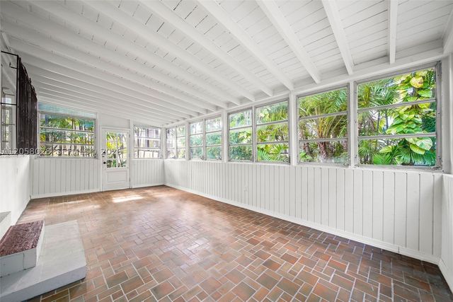 5842 Alton Rd, Miami Beach, FL 33140