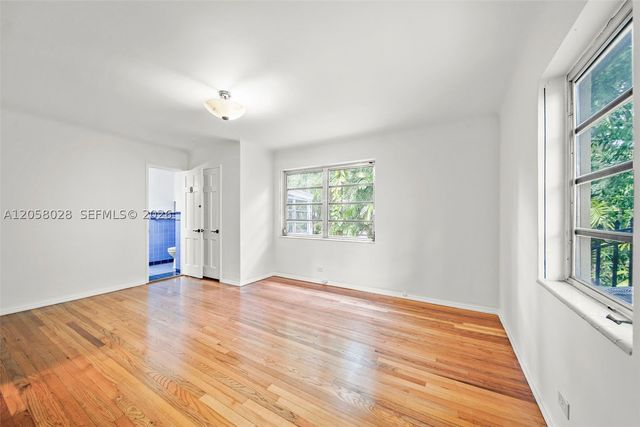 5842 Alton Rd, Miami Beach, FL 33140