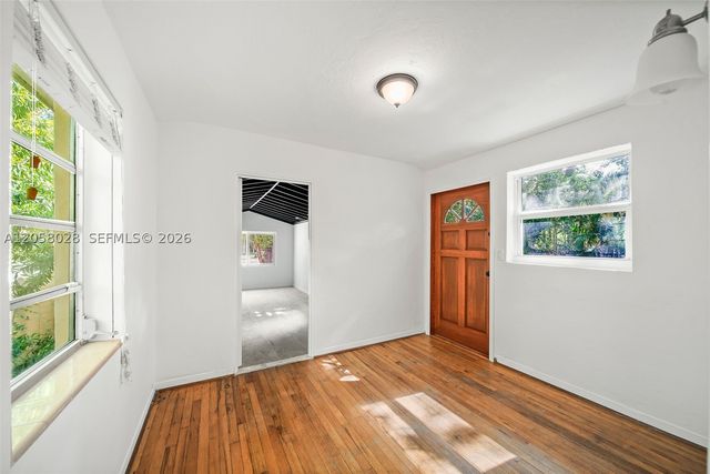5842 Alton Rd, Miami Beach, FL 33140