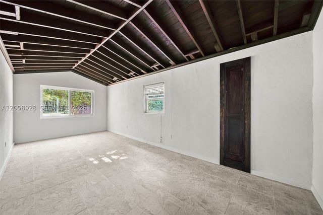 5842 Alton Rd, Miami Beach, FL 33140