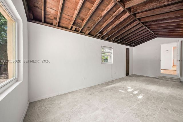 5842 Alton Rd, Miami Beach, FL 33140