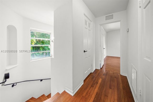 5842 Alton Rd, Miami Beach, FL 33140