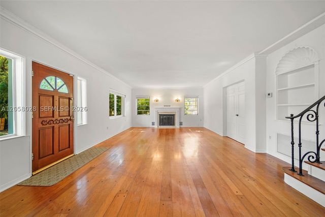 5842 Alton Rd, Miami Beach, FL 33140