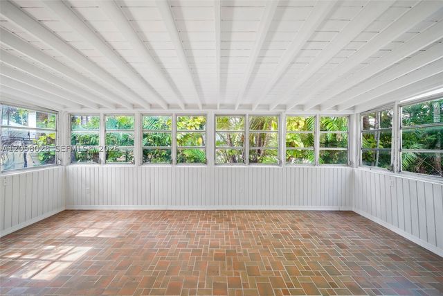 5842 Alton Rd, Miami Beach, FL 33140