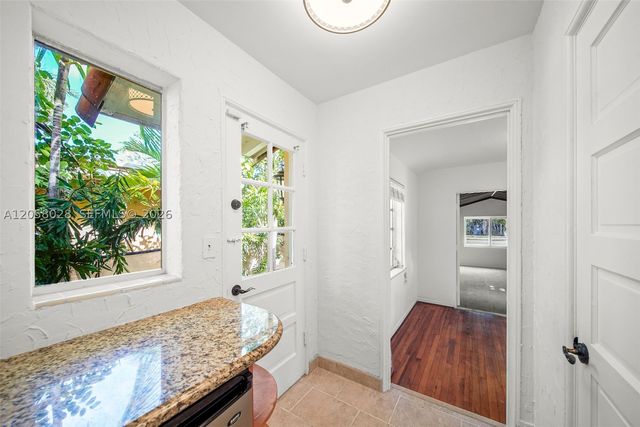 5842 Alton Rd, Miami Beach, FL 33140
