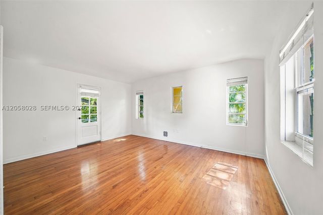 5842 Alton Rd, Miami Beach, FL 33140