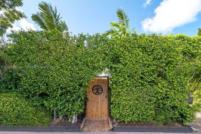 5842 Alton Rd, Miami Beach, FL 33140