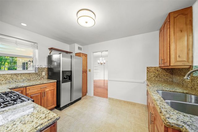 5842 Alton Rd, Miami Beach, FL 33140