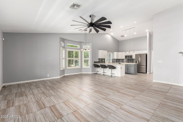 19720 N 83RD Drive, Peoria, AZ 85382