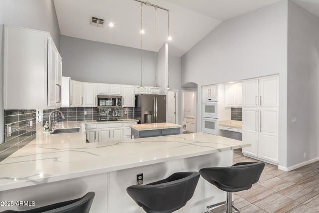 19720 N 83RD Drive, Peoria, AZ 85382