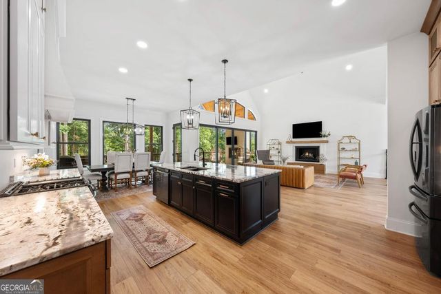 183 Lake Pointe Road, Hartwell, GA 30643