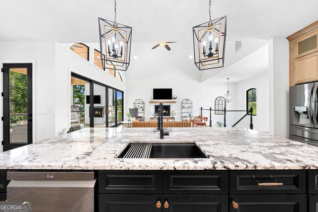 183 Lake Pointe Road, Hartwell, GA 30643