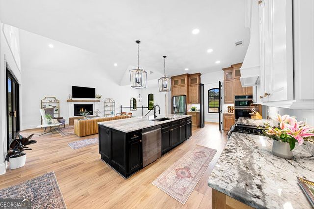 183 Lake Pointe Road, Hartwell, GA 30643