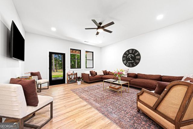 183 Lake Pointe Road, Hartwell, GA 30643