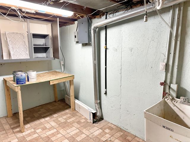 28859 Floral Street, Roseville, MI 48066