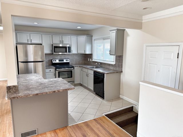 28859 Floral Street, Roseville, MI 48066