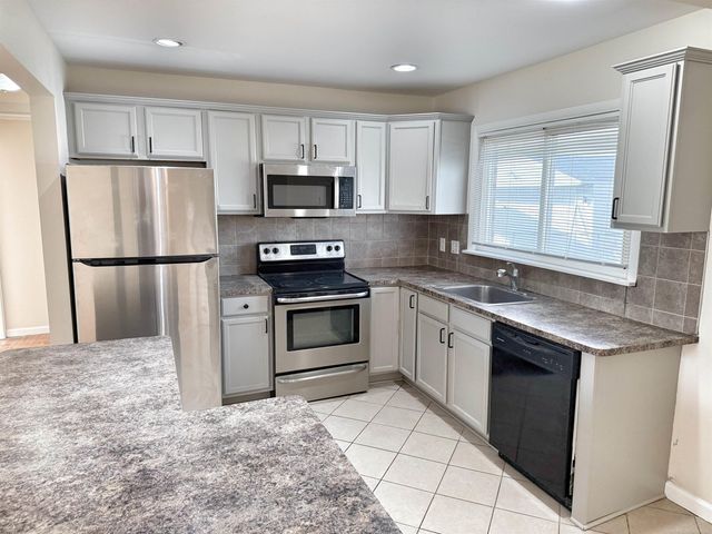 28859 Floral Street, Roseville, MI 48066