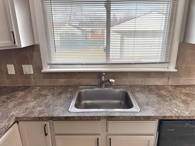 28859 Floral Street, Roseville, MI 48066