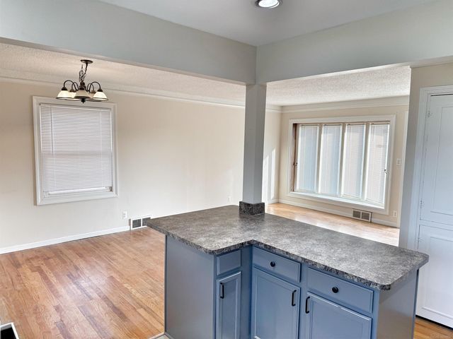 28859 Floral Street, Roseville, MI 48066