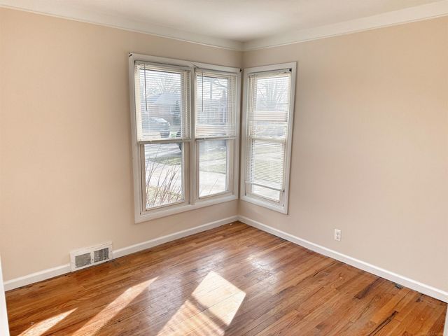 28859 Floral Street, Roseville, MI 48066