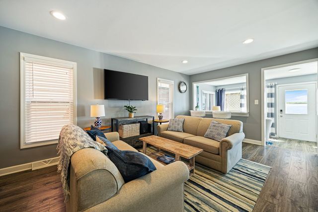 107 Hillside Court, Fox Lake, IL 60020