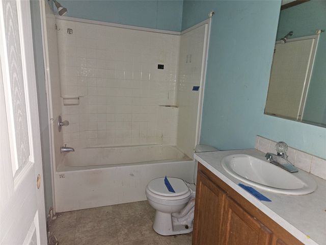 301 NE C Street, Melcher Dallas, IA 50062