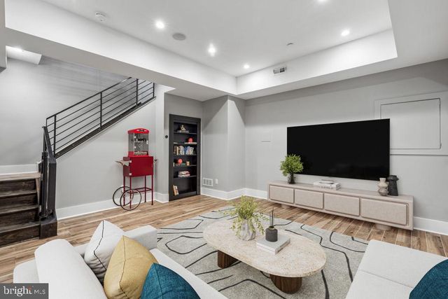 817 N ORKNEY ST, Philadelphia, PA 19123