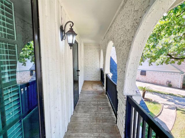 16902 Summit Oaks Lane, Spring, TX 77379