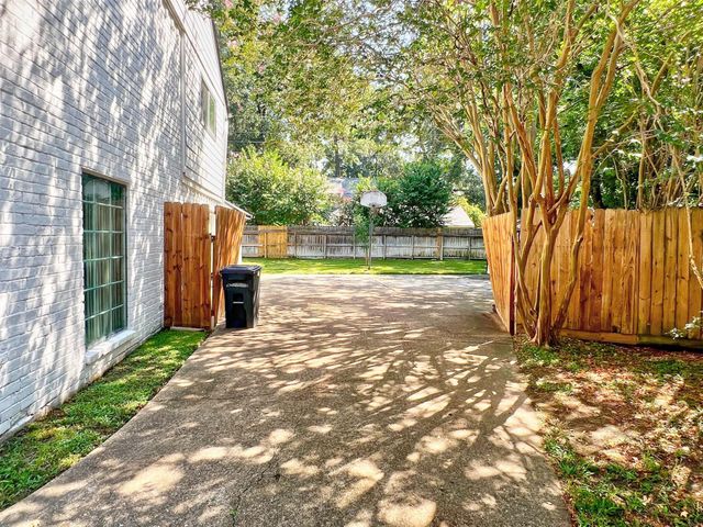 16902 Summit Oaks Lane, Spring, TX 77379