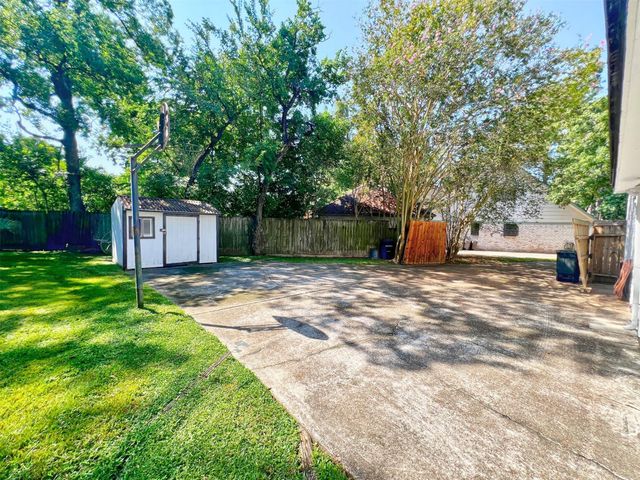 16902 Summit Oaks Lane, Spring, TX 77379