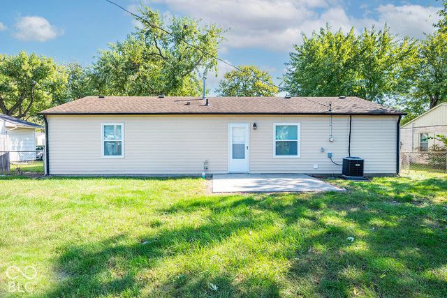 916 School Street, Greenfield, IN 46140