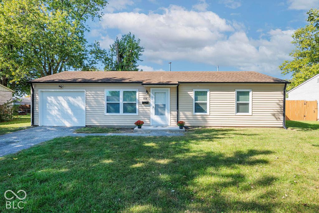 916 School Street, Greenfield, IN 46140