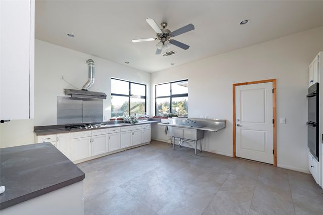 172 Burks Dr, Whitewright, TX 75491