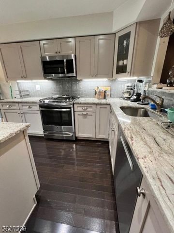 7 Dogwood Ct 7, Woodland Park, NJ 07424