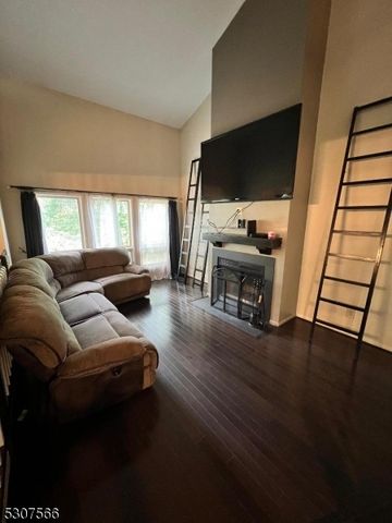 7 Dogwood Ct 7, Woodland Park, NJ 07424