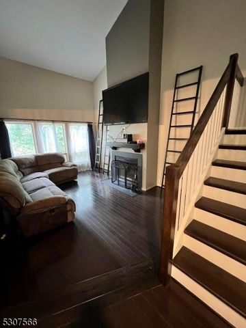 7 Dogwood Ct 7, Woodland Park, NJ 07424