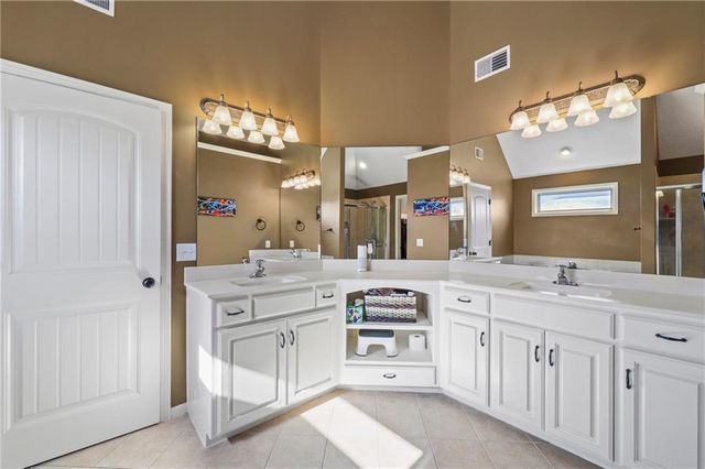 1205 Wiltshire Boulevard, Raymore, MO 64083