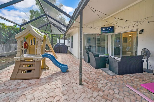 3048 NW 25th Way, Boca Raton, FL 33434
