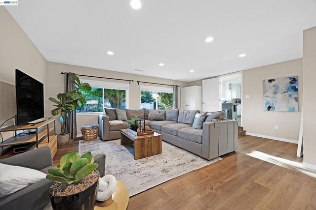 352 Cambridge Way, Livermore, CA 94550
