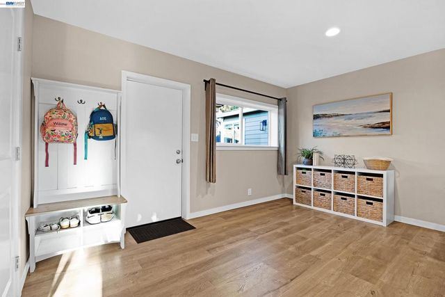 352 Cambridge Way, Livermore, CA 94550