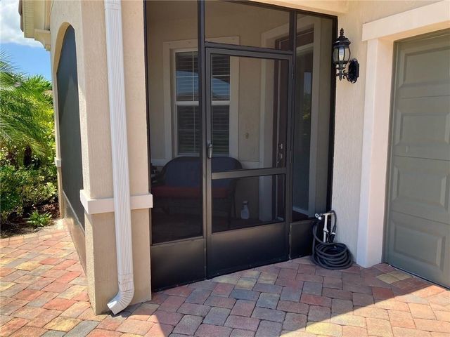 1041 Normandie Way, Vero Beach, FL 32960