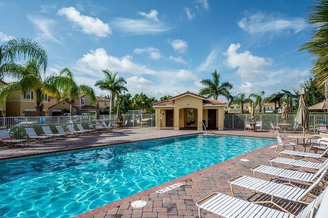 1041 Normandie Way, Vero Beach, FL 32960