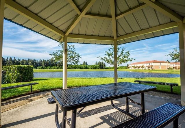 1041 Normandie Way, Vero Beach, FL 32960
