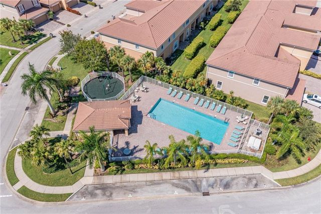 1041 Normandie Way, Vero Beach, FL 32960