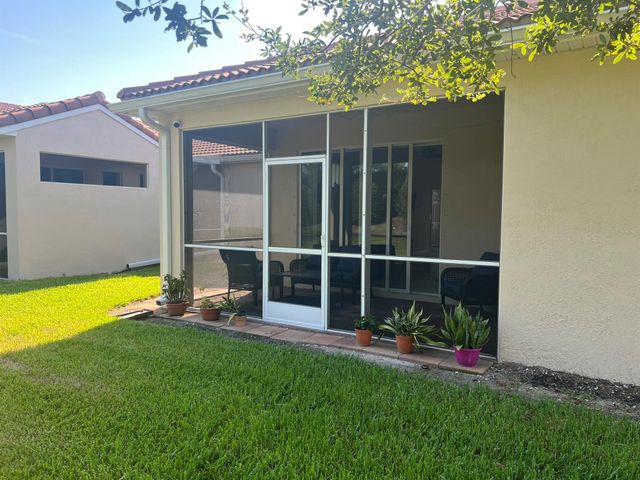 1041 Normandie Way, Vero Beach, FL 32960